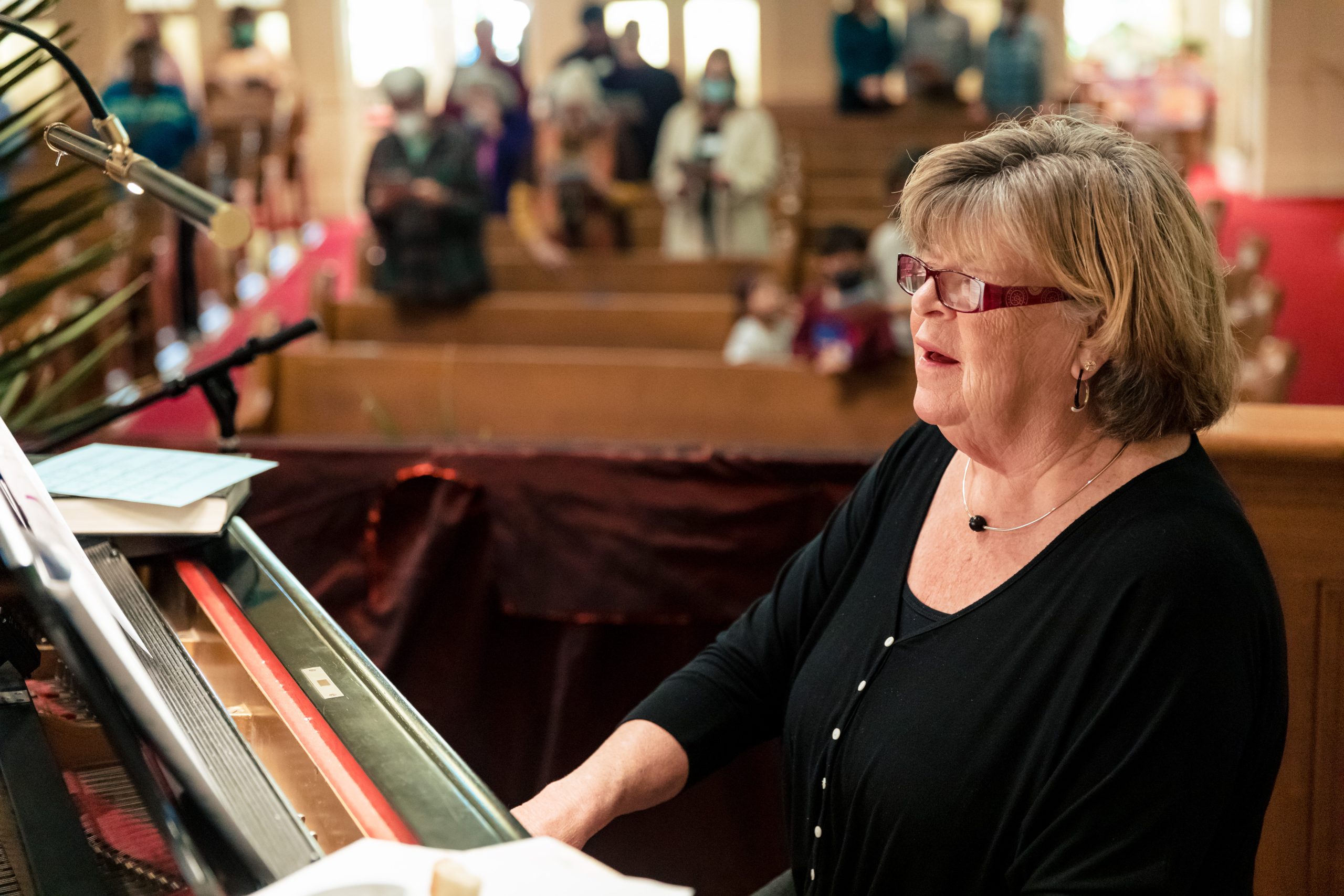 Music director Janice Peterson at the piano.